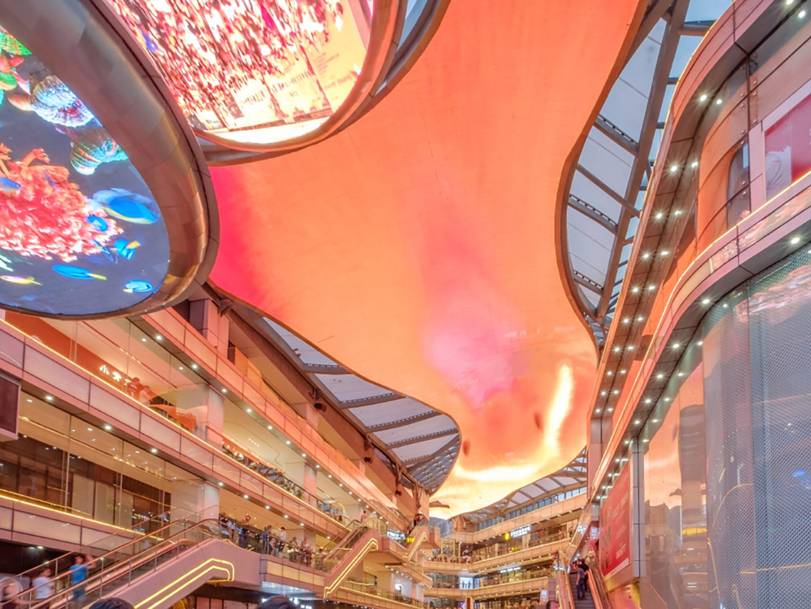 立翔文创 Bri-Curtain打造河南郑州汇艺· 银河里多曲面LED巨型天幕