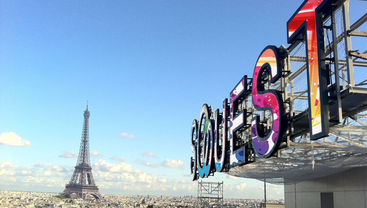 立翔文创LED字母屏成功打造巴黎最高最大LED标牌