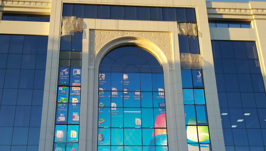 立翔文创LED亮幕（LED格栅屏、LED灯条屏）Bri-Curtain H16DC(透风不透光)闪耀乌兹别克斯坦通用汽车GE大厦