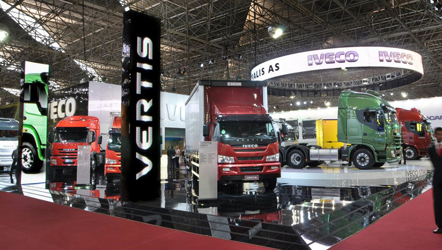 立翔文创 S15闪耀2012年巴黎国际工程机械展依维柯(IVECO)展台